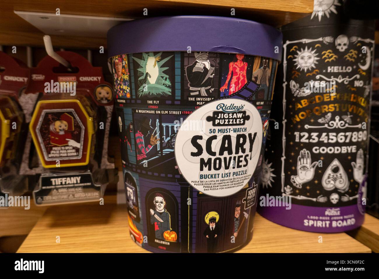 Barnes & Noble Booksellers sur la Cinquième Avenue à New York a une grande sélection de livres, magazines, musique et jeux, USA 2025 Banque D'Images