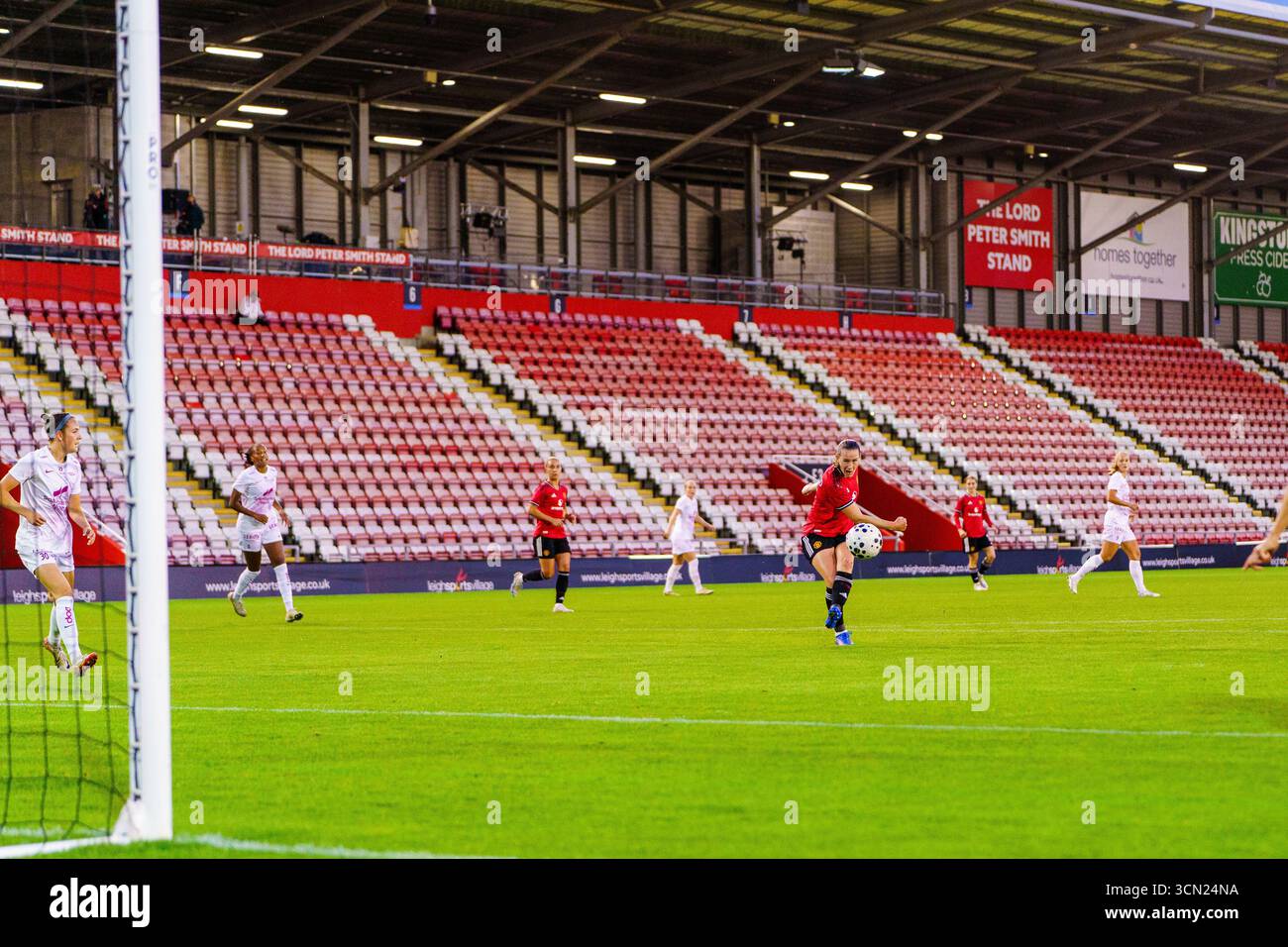 Elisabeth Terland, de Manchester United Women, marque V.S. Brann Women dans le troisième tour de qualification de l'UEFA Champions League au Leigh Sports Village, Greater Manchester, le 18 septembre 2025 Banque D'Images