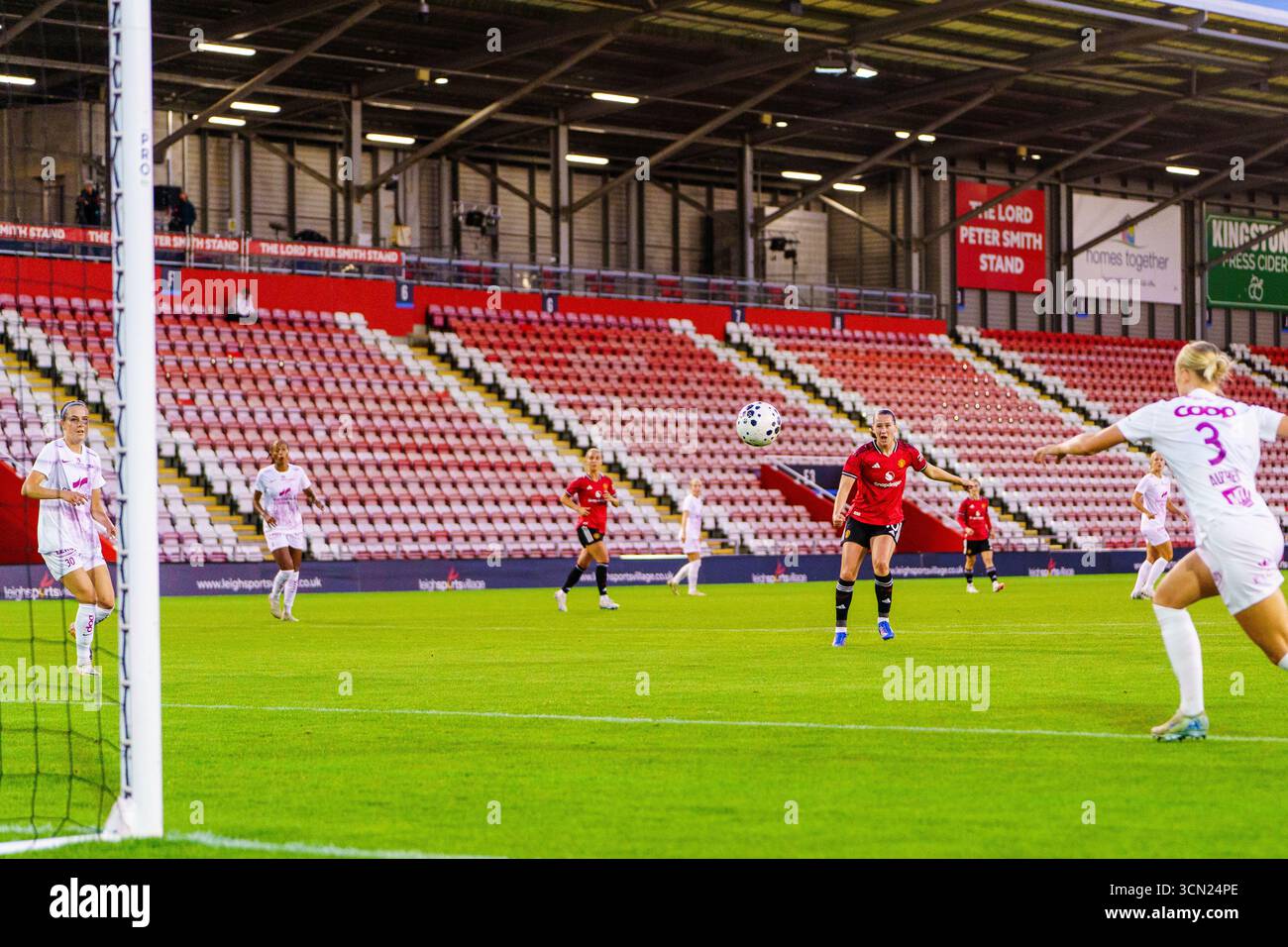 Elisabeth Terland, de Manchester United Women, marque V.S. Brann Women dans le troisième tour de qualification de l'UEFA Champions League au Leigh Sports Village, Greater Manchester, le 18 septembre 2025 Banque D'Images