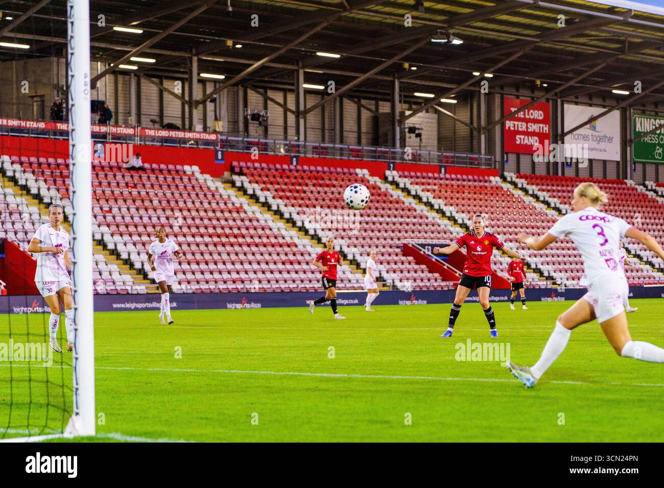 Elisabeth Terland, de Manchester United Women, marque V.S. Brann Women dans le troisième tour de qualification de l'UEFA Champions League au Leigh Sports Village, Greater Manchester, le 18 septembre 2025 Banque D'Images
