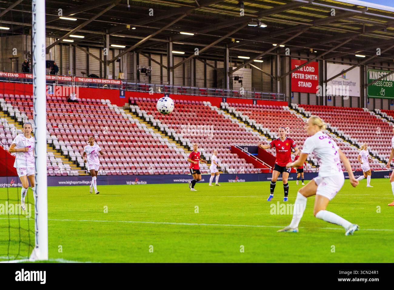 Elisabeth Terland, de Manchester United Women, marque V.S. Brann Women dans le troisième tour de qualification de l'UEFA Champions League au Leigh Sports Village, Greater Manchester, le 18 septembre 2025 Banque D'Images