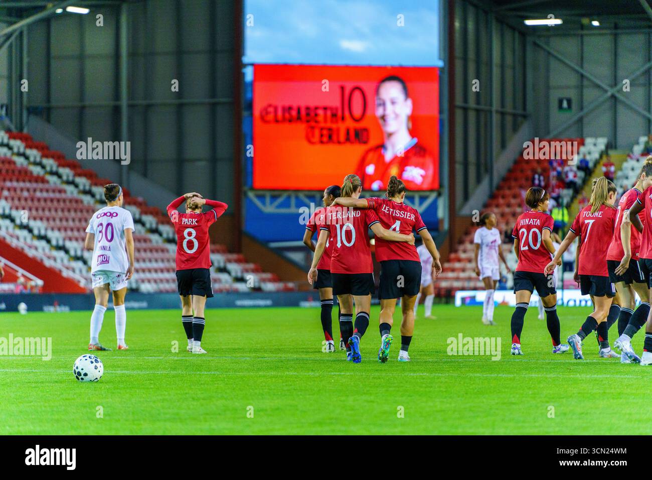 Manchester United Women célèbre après qu'Elisabeth Terland ait marqué V.S. Brann Women dans le troisième tour de qualification de l'UEFA Champions League au Leigh Sports Village, Greater Manchester, le 18 septembre 2025 Banque D'Images
