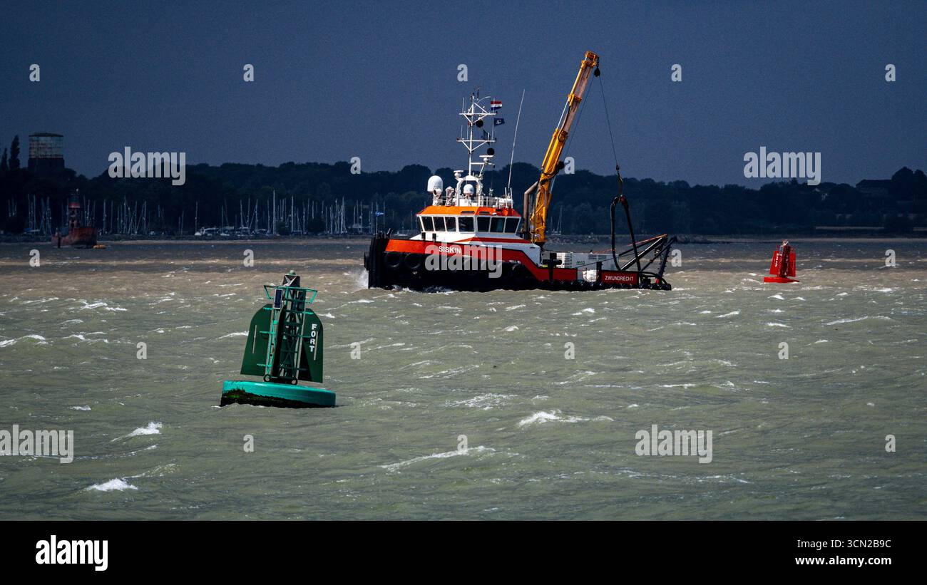 Dragage portuaire au port de Felixstowe. Shoalbuster Siskin remorqueur au travail de dragage dans le port de Felixstowe, le port de conteneurs le plus fréquenté du Royaume-Uni. Banque D'Images
