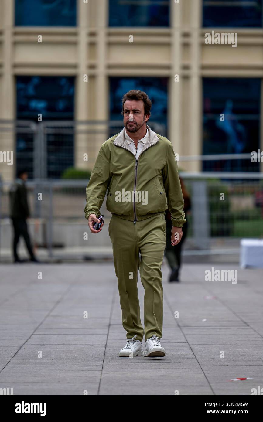 Bakou, Azerbaïdjan, 18 septembre 2025, Fernando Alonso, espagnol, concourt pour Aston Martin F1. Le Grand Prix d'Azerbaïdjan 2025 The Build Up, qui a lieu à Bakou, Azerbaïdjan. Crédit : Michael Potts/Alamy Live News Banque D'Images