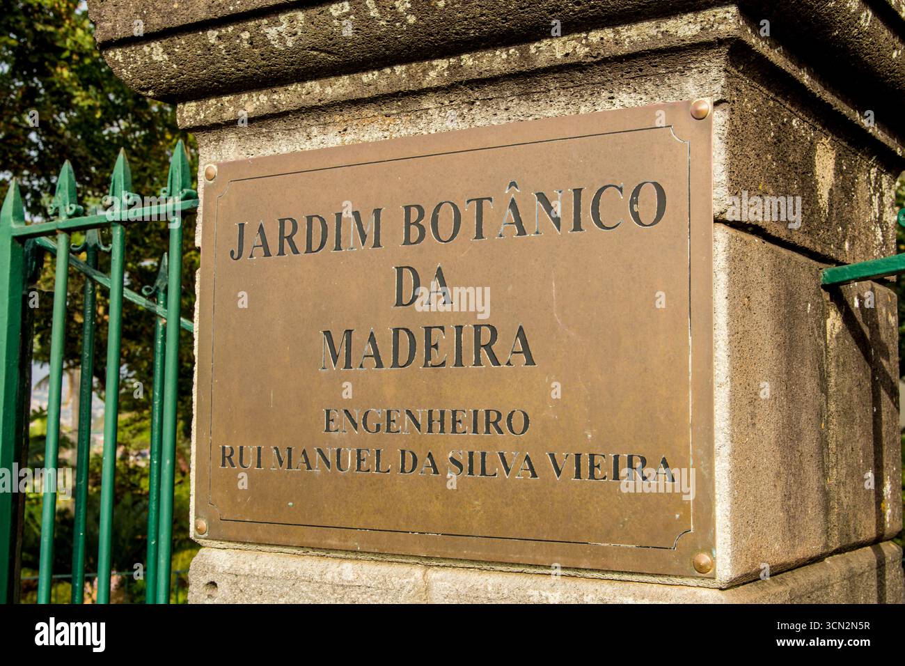 Plaque d'entrée au jardin botanique de Madère ou Jardim botanico da madeira, Funchal, Madère, Portugal. Banque D'Images Plaque d'entrée au jardin botanique de Madère ou Jardim botanico da madeira, Funchal, Madère, Portugal. Banque D'Images