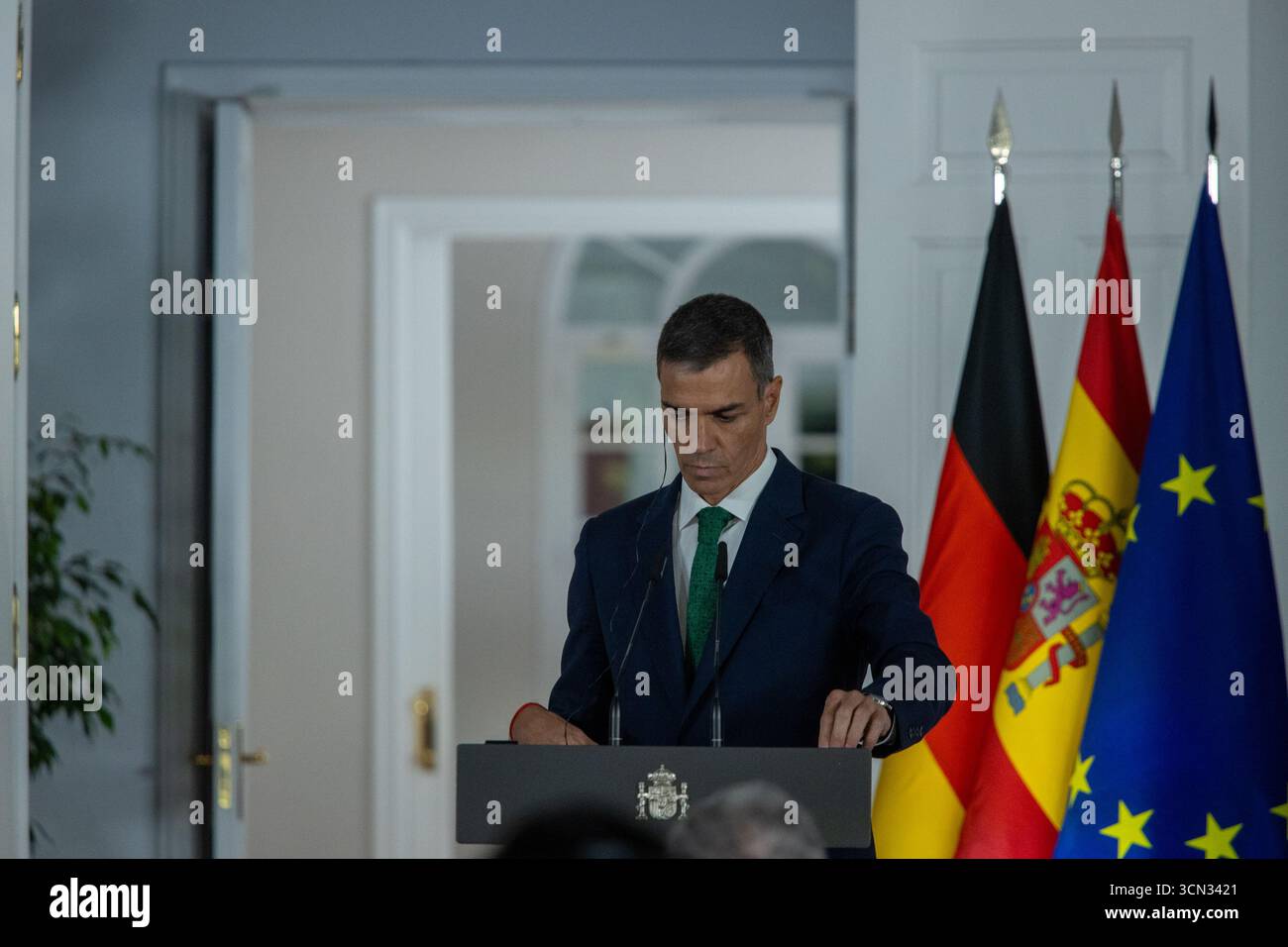 Madrid, Espagne. 18 septembre 2025. Le Président du Gouvernement du Royaume d'Espagne, Pedro Sánchez, intervient lors d'une visite officielle du chancelier de la République fédérale d'Allemagne, Friedrich Merz, au Palais Moncloa. Crédit : D. Canales Carvajal/Alamy Live News Banque D'Images