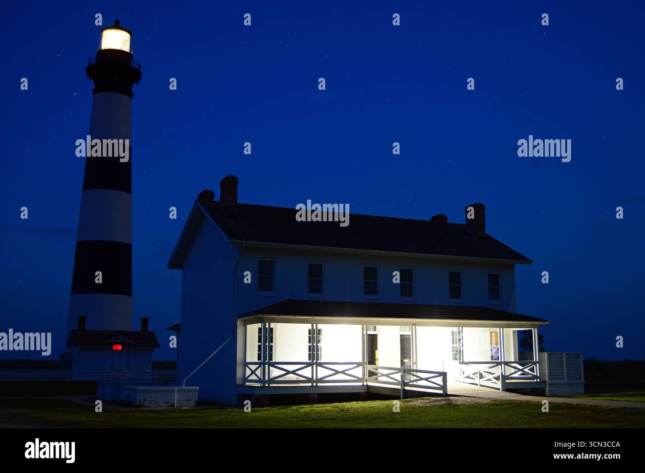 Le Bodie Island Lighthouse sur les Outer Banks de Caroline du Nord. Banque D'Images