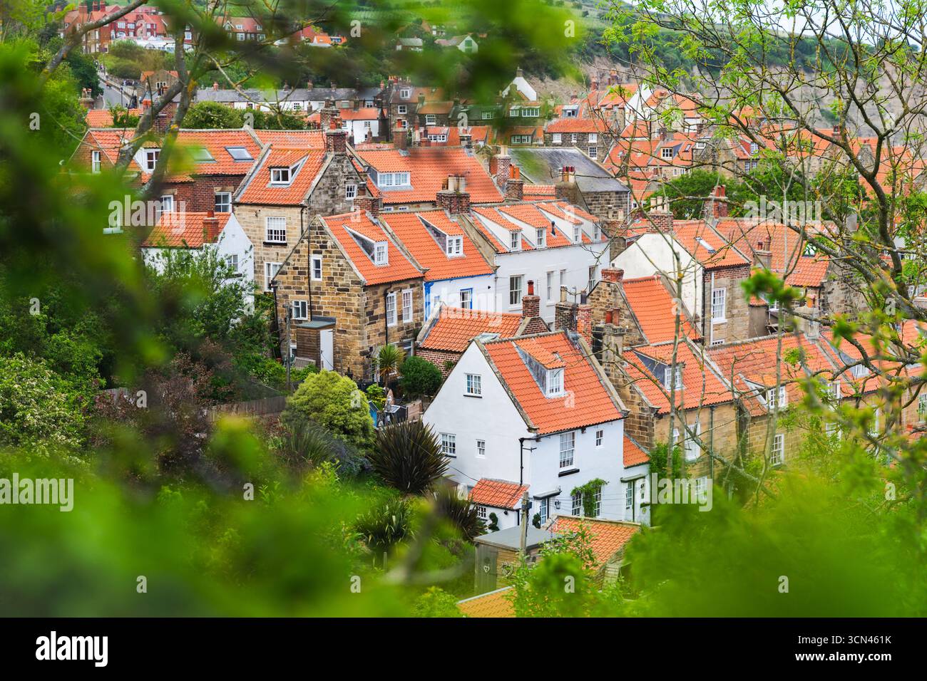 Toits rouges à Robin Hoods Bay, Yorkshire, Royaume-Uni Banque D'Images