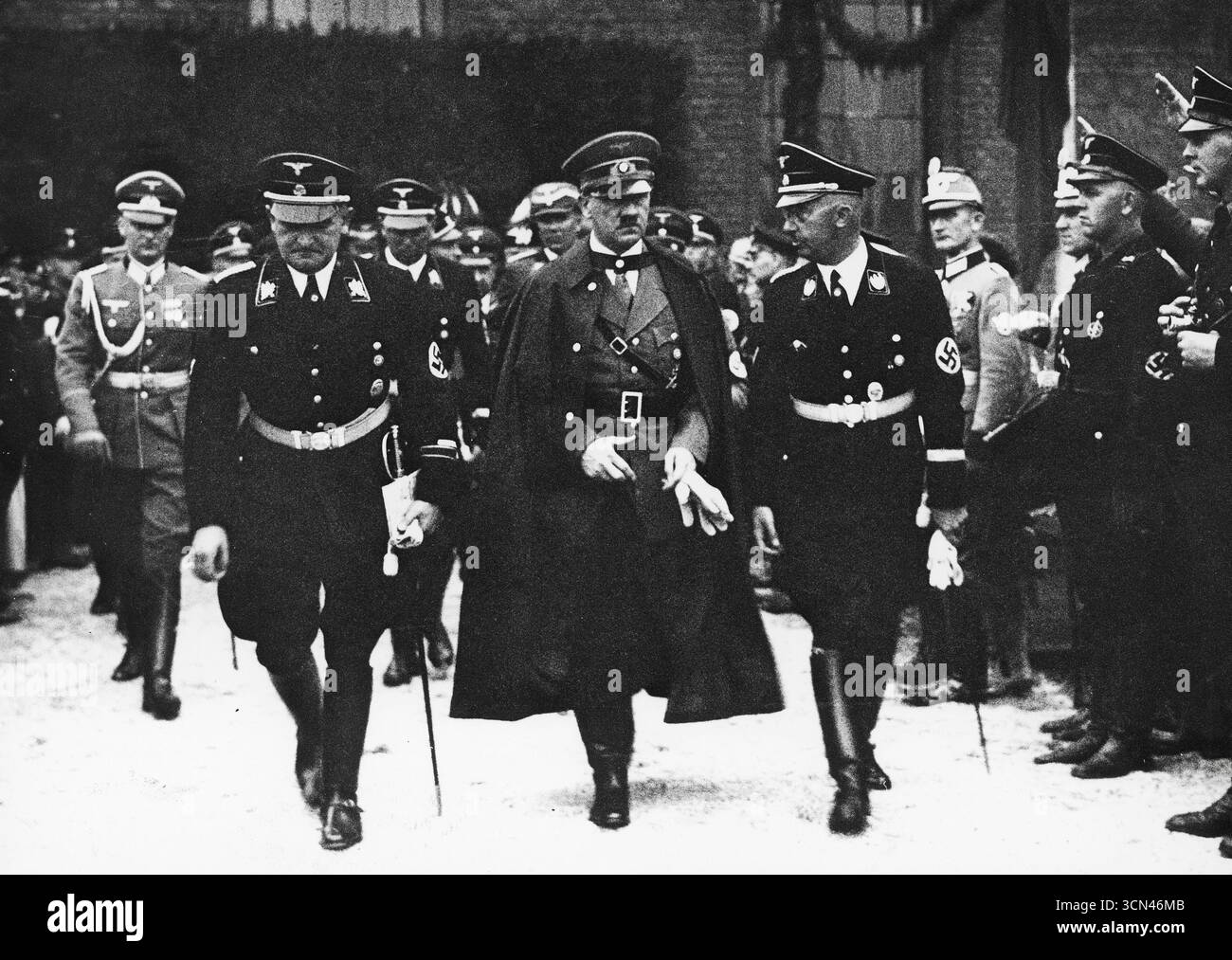 Participants à la cérémonie. Visible au premier plan de gauche à droite, NN, Adolf Hitler, Heinrich Himmler, 1938 Banque D'Images