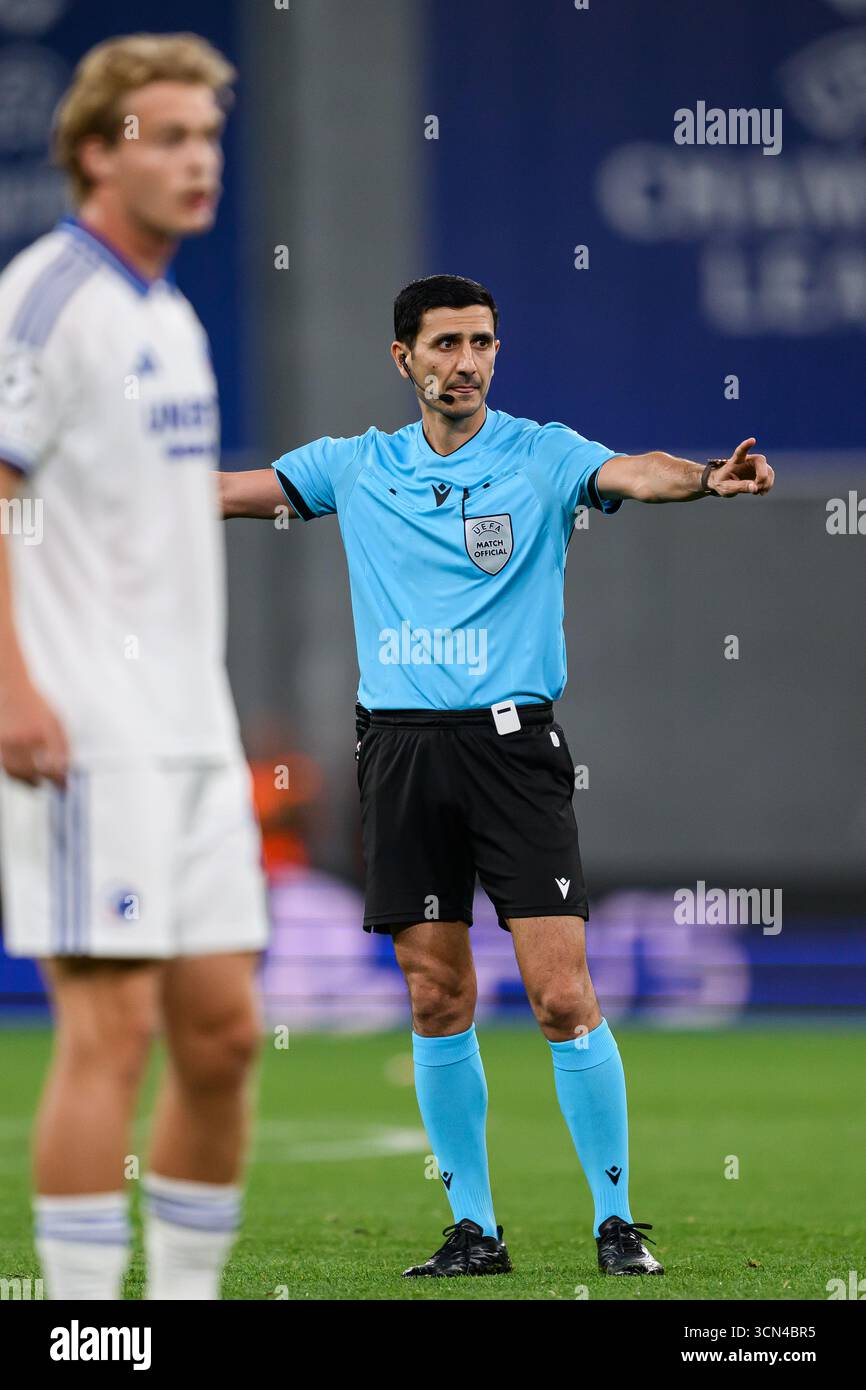 Copenhague, Danemark. 18 septembre 2025. L'arbitre Aliyar Aghayev vu lors du match de l'UEFA Champions League entre le FC Copenhague et Bayer Leverkusen à Parken à Copenhague. Crédit : Gonzales photo/Alamy Live News Banque D'Images