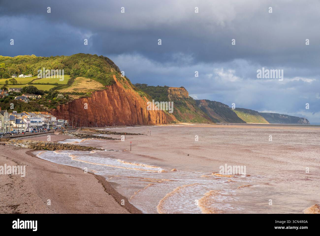 Sidmouth Beach et la falaise de Salcombe Hill, East Devon Banque D'Images