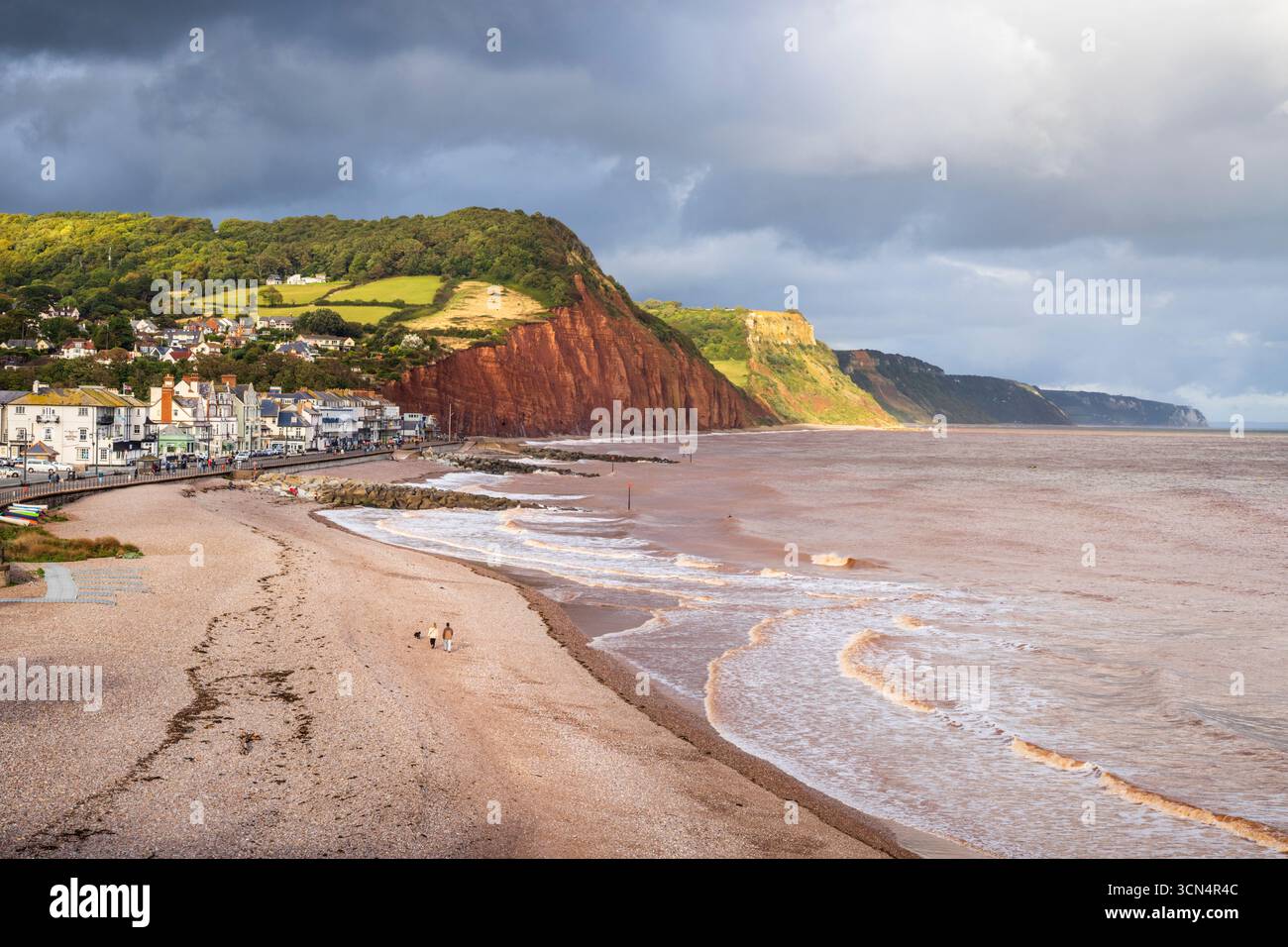 Sidmouth Beach et la falaise de Salcombe Hill, East Devon Banque D'Images