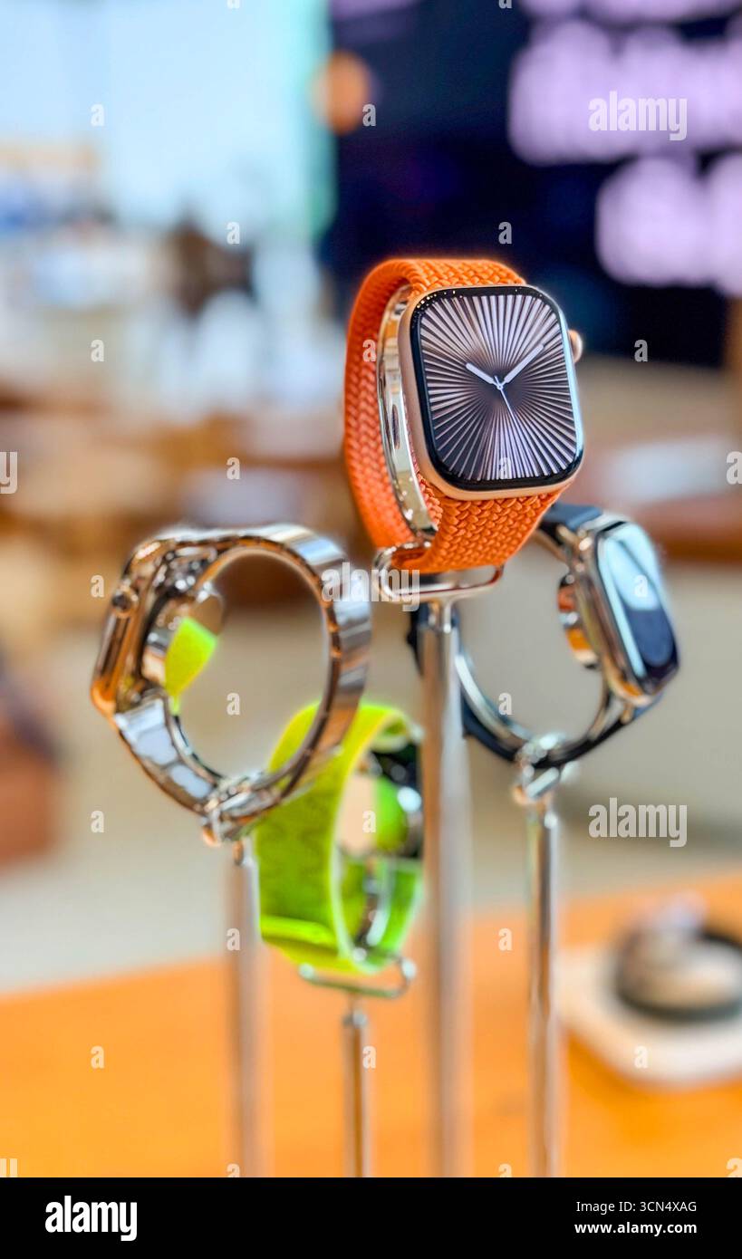 BANGKOK, THAÏLANDE - 19 septembre 2025 : Une nouvelle Apple Watch est exposée au centre commercial Apple Store ICONSIAM Banque D'Images