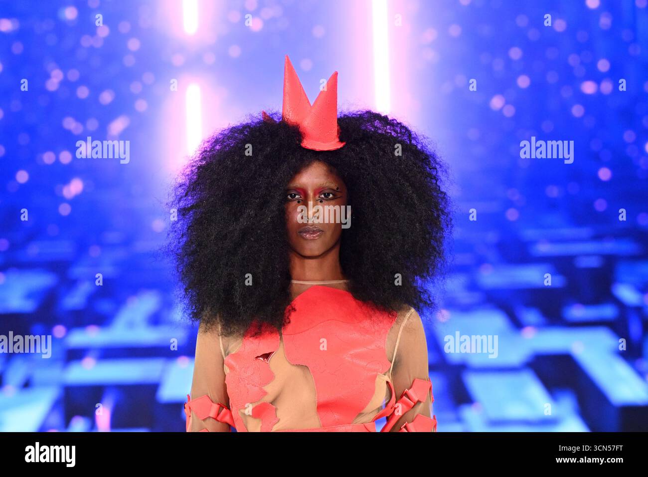 Londres, Royaume-Uni. 18 septembre 2025. Mannequins sur la passerelle lors du défilé Sprayground, au Freemasons’s Hall de Londres, pendant la London Fashion week. Le crédit photo devrait se lire comme suit : Matt Crossick/Empics/Alamy Live News Banque D'Images