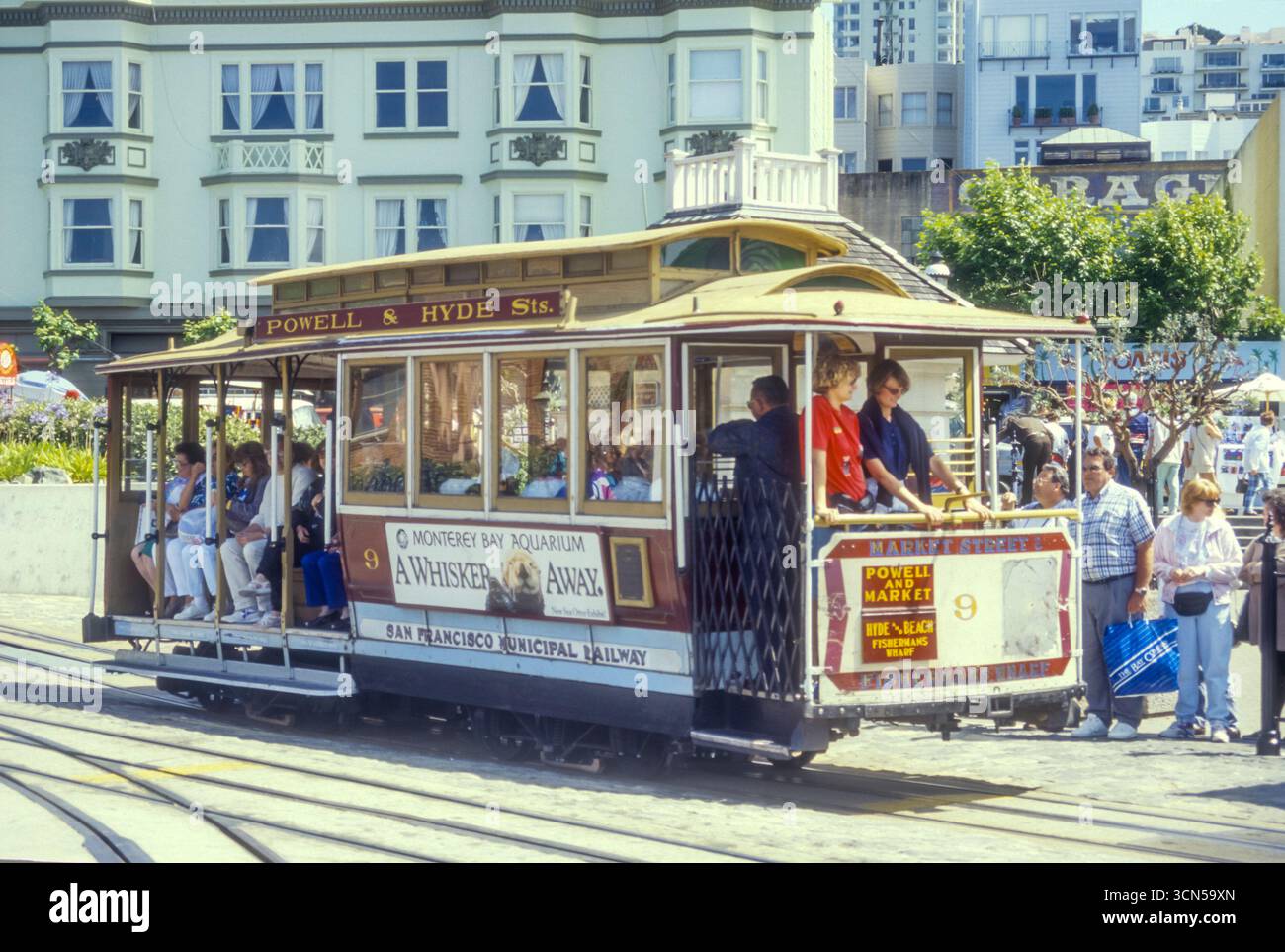 1993 photographie d'archive d'un téléphérique de San Francisco dans le quartier Fisherman's Wharf de la ville. Banque D'Images