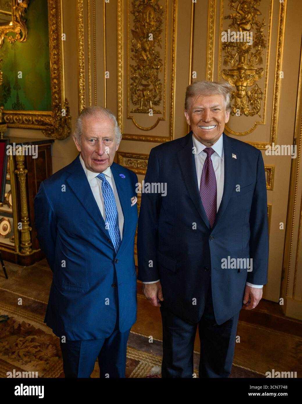 Le président Donald J. Trump rencontre le roi Charles III lors de sa deuxième visite d’État au Royaume-Uni au palais de Buckingham à Londres. Septembre 2025. Image reproduite avec l'aimable autorisation de la Maison Blanche. Banque D'Images