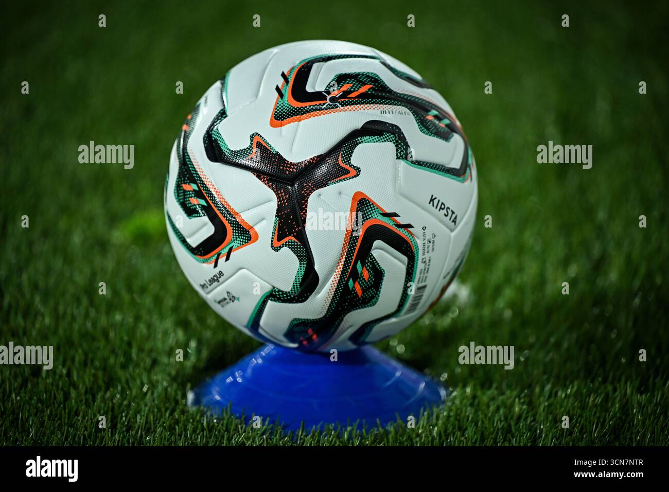 Lier, Belgique. 19 septembre 2025. Match-ball photographié avant un match de football entre Lierse SK et RWDM Bruxelles, vendredi 19 septembre 2025 à lier, le jour 6 de la deuxième division 2025-2026 'Challenger Pro League' 1B du championnat belge. BELGA PHOTO DAVID PINTENS crédit : Belga News Agency/Alamy Live News Banque D'Images