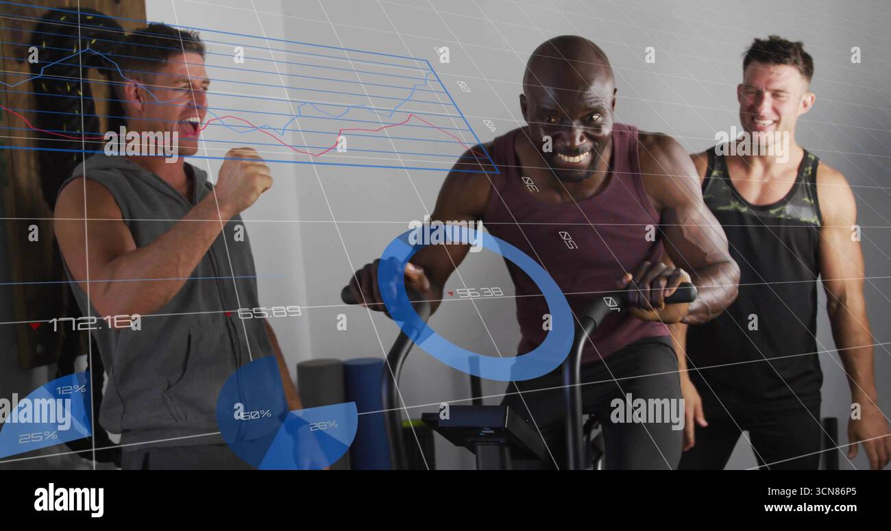 Homme pédalant portant un haut sans manches marron alimentant l'entraînement de vélo dans la salle de gym, avec superposition de données de fitness Banque D'Images