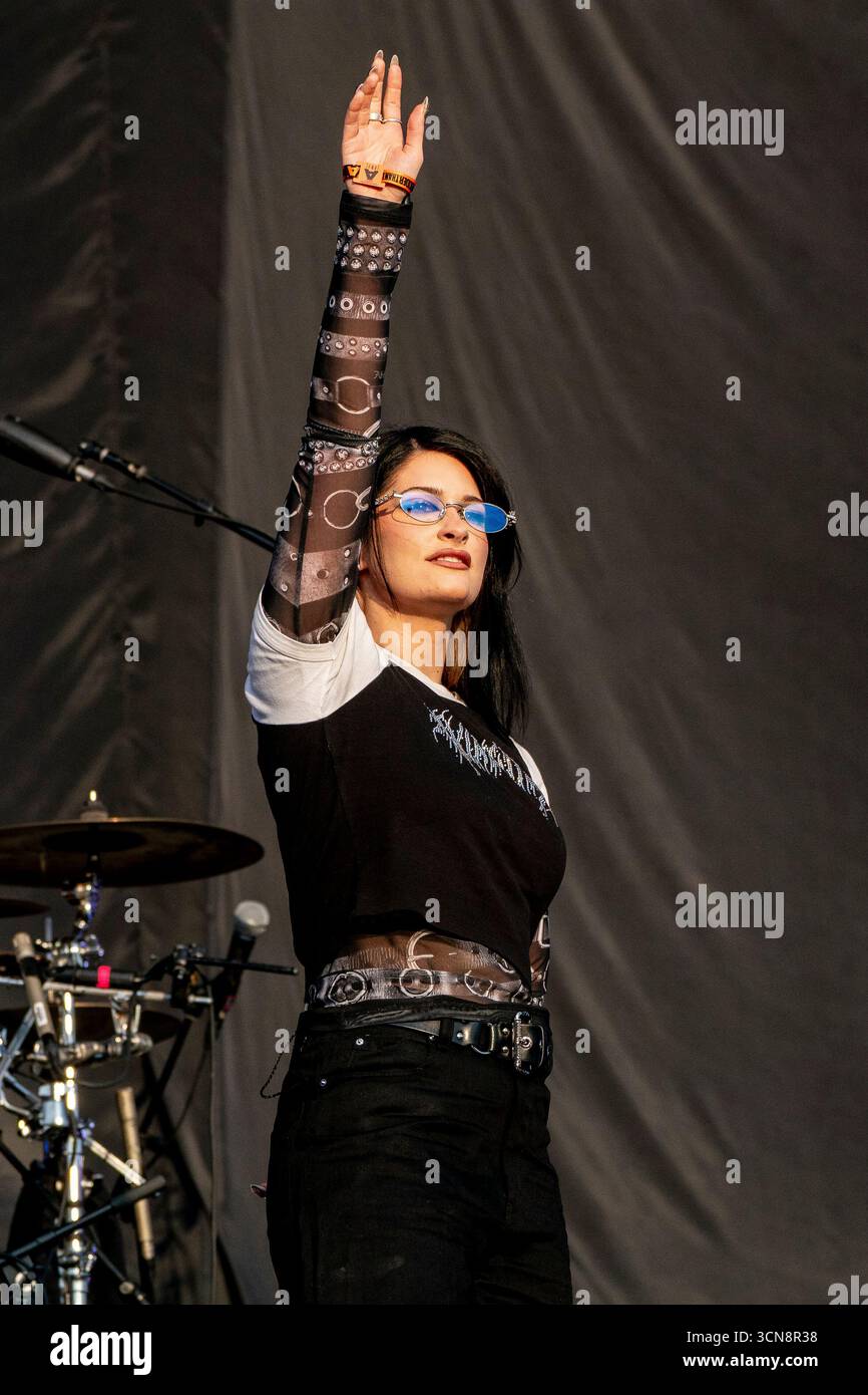 Courtney LaPlante, of Spiritbox, performs during the Louder Than Life music festival on Friday, Sept. 19, 2025, in Louisville, Ky. (Photo by Amy Harris/Invision/AP) Banque D'Images