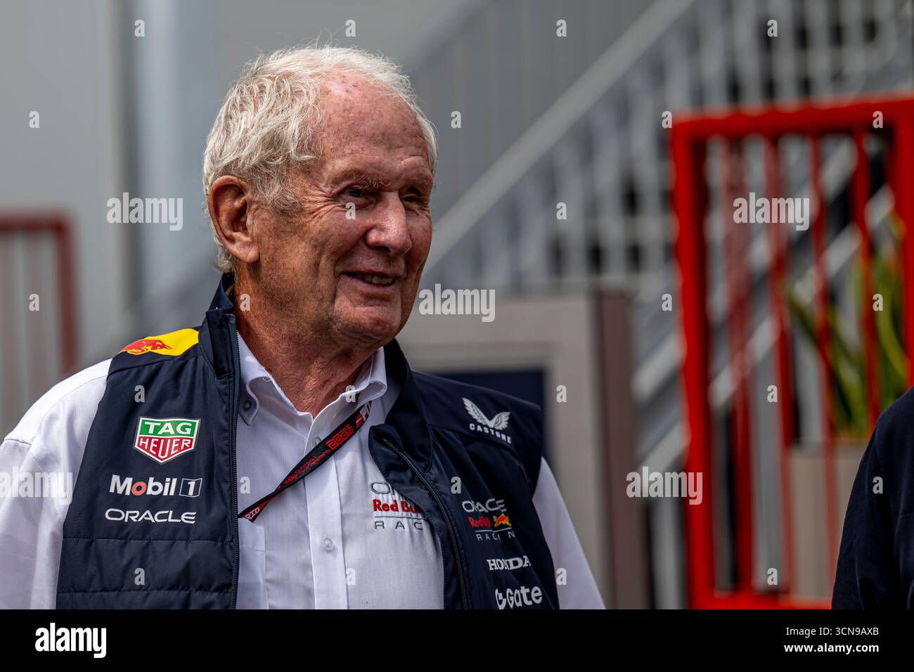 Bakou, Azerbaïdjan, 19 septembre 2025, Helmut Marko, conseiller de l'équipe Red Bull Racing, participant aux essais du Grand Prix d'Azerbaïdjan 2025, qui se déroulent à Bakou, Azerbaïdjan. Crédit : Michael Potts/Alamy Live News Banque D'Images