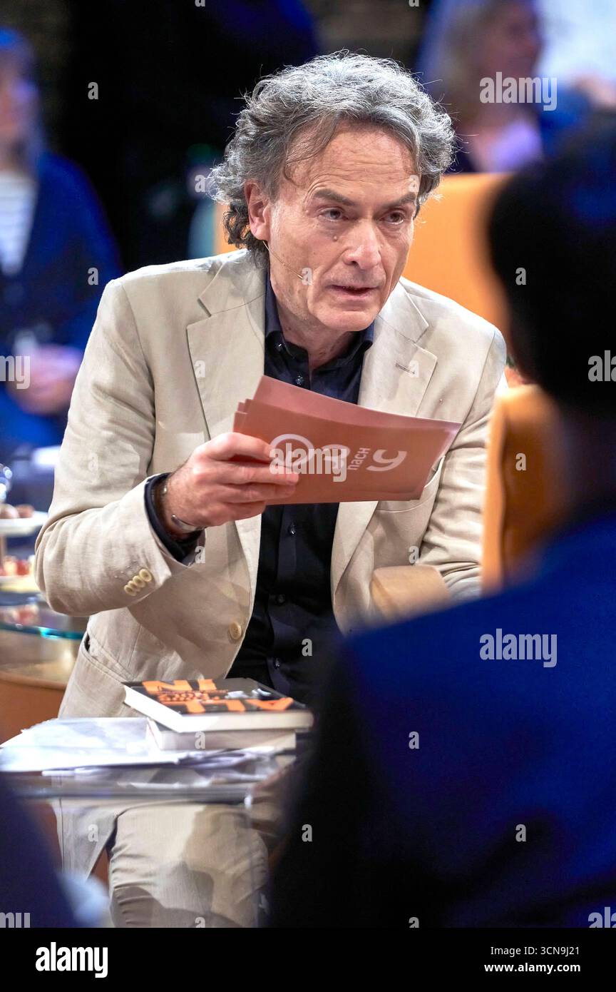 Giovanni di Lorenzo BEI der Aufzeichnung der Radio Bremen Talkshow 3 nach 9 im Studio an der Schlachte. Brême, 19.09.2025 *** Giovanni di Lorenzo lors de l'enregistrement du talk-show de Radio Brême 3 nach 9 dans le studio du Schlachte Brême, 19 09 2025 Foto :Xu.xStammx/xFuturexImagex 3nach9_5901 Banque D'Images