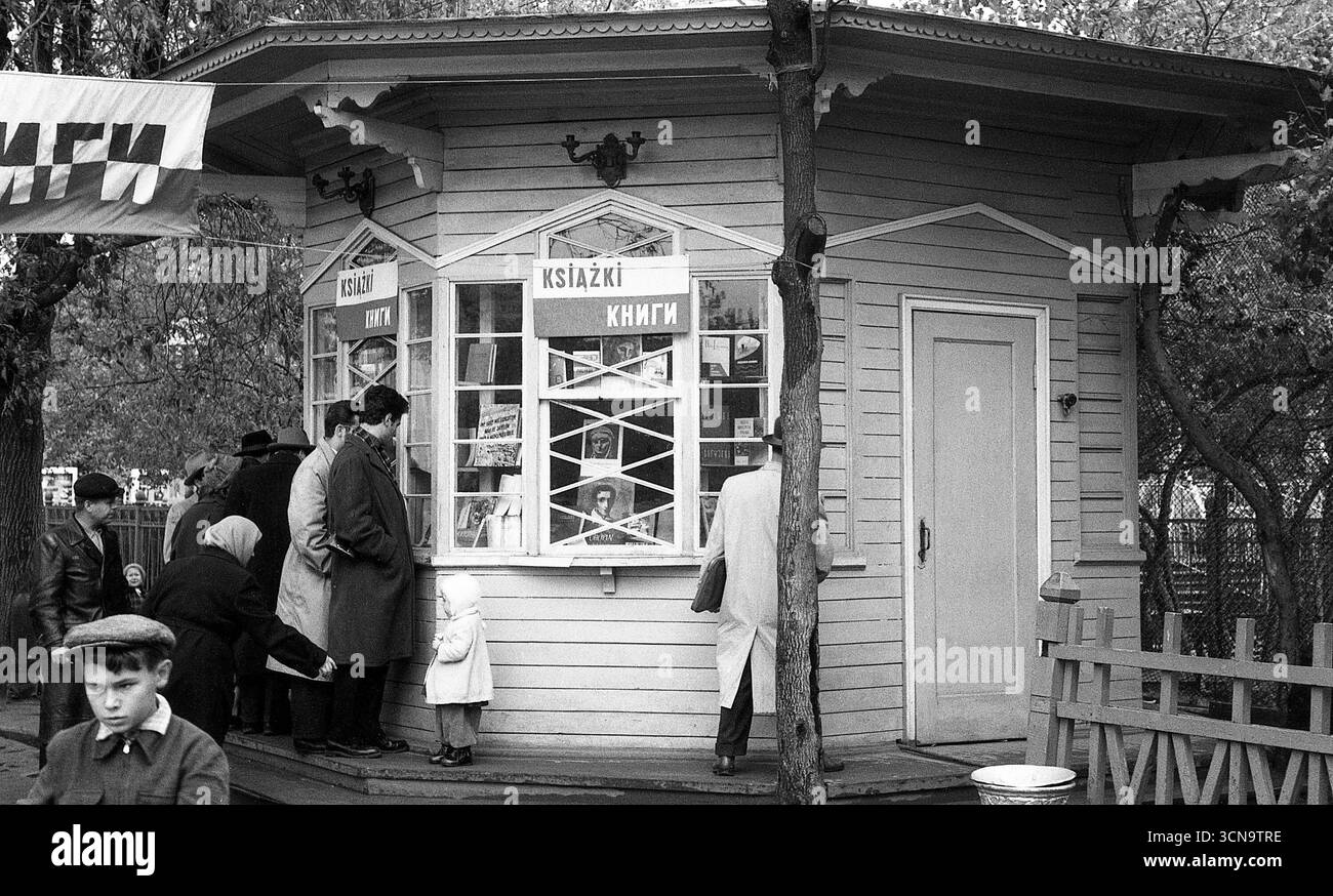 Moscou, URSS, - 10 septembre 1959 : librairie sur l'exposition industrielle polonaise dans le parc Gorky Banque D'Images