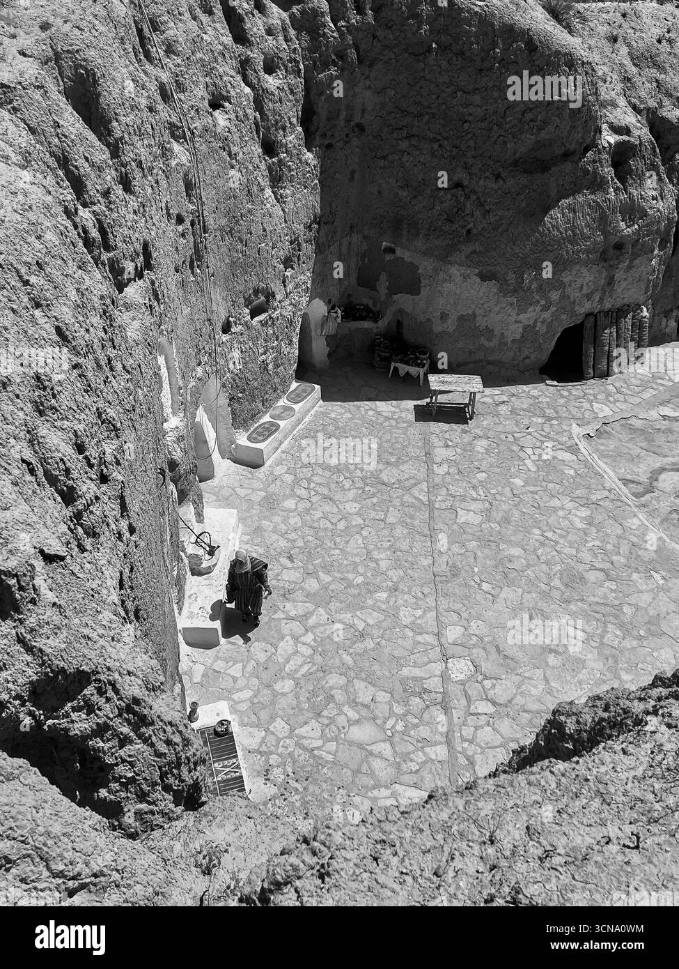 Exploration de maisons troglodytes à matmata tunisie présentant une architecture souterraine et des espaces de vie uniques Banque D'Images