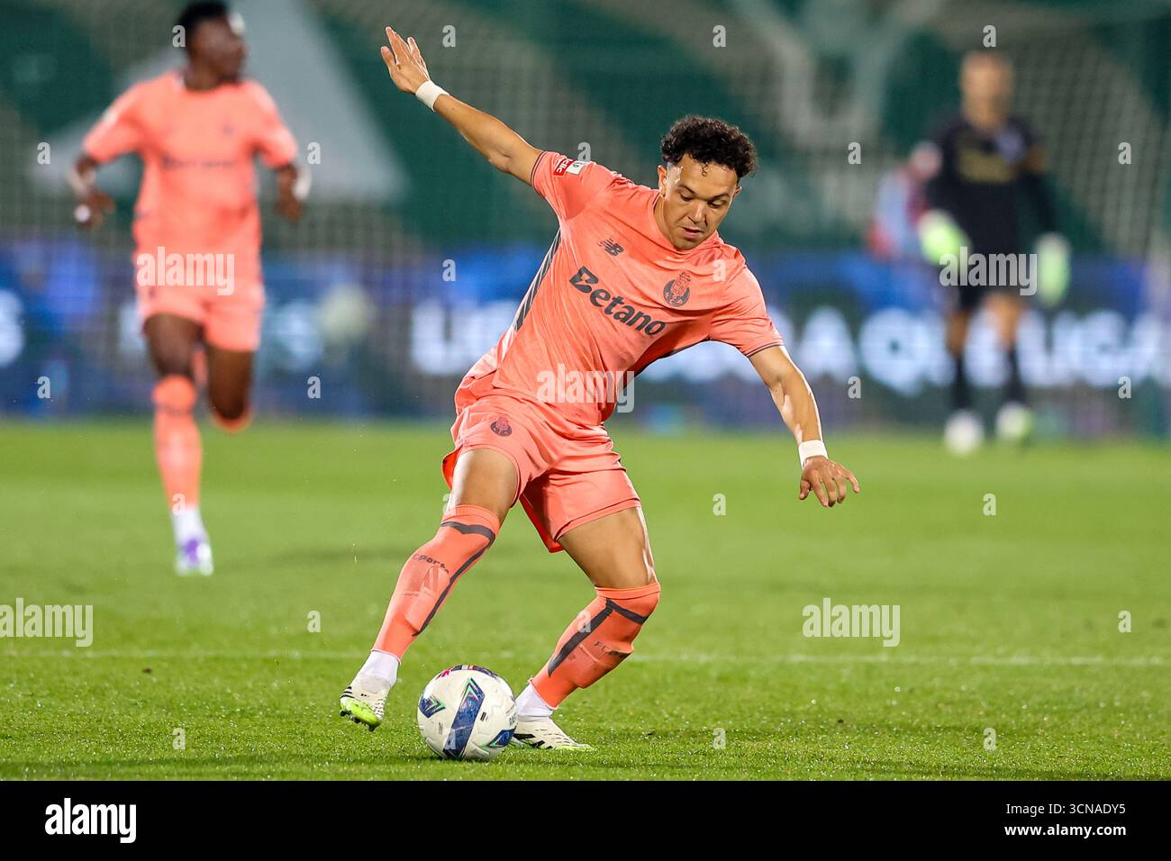 Photo de gauche à droite, Pepê (FC Porto), lors de la Liga Portugal 25/26, match entre Rio Ave FC vs FC Porto à Estadio dos Arcos, Vila do Conde, Portugal. 19 septembre 2025. Crédit : Victor Sousa/Alamy Live News Banque D'Images