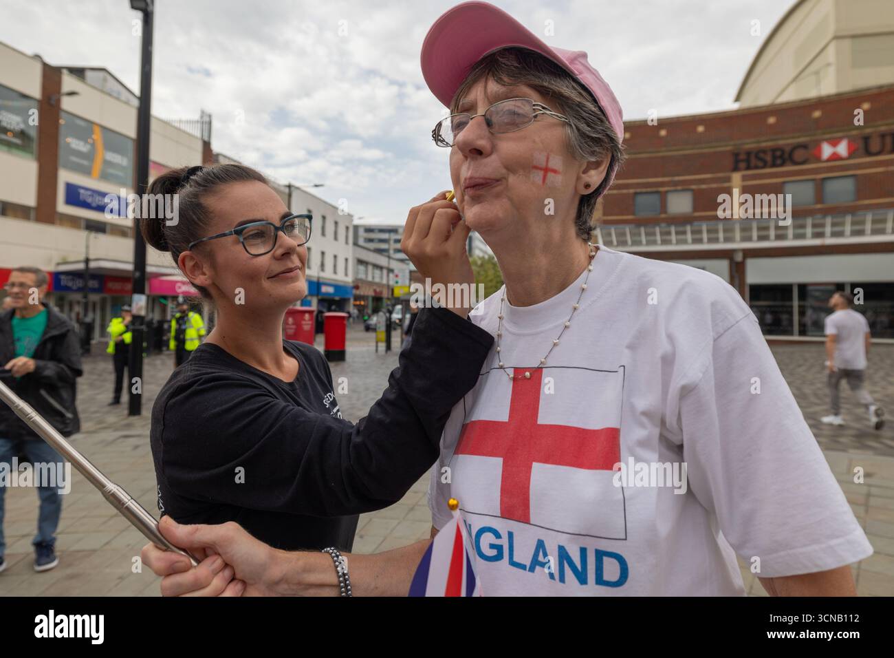 Southend on Sea, Royaume-Uni. 20 septembre 2025. Une marche de l'unité et une manifestation organisées par Francess Kray, candidate de Southend UKIP. La marche est destinée à montrer l'unité dans la ville de Southend, avec tous les gens invités à apporter leurs propres drapeaux nationaux tant qu'ils se considèrent et s'identifient comme britanniques. Penelope Barritt/Alamy Live News Banque D'Images