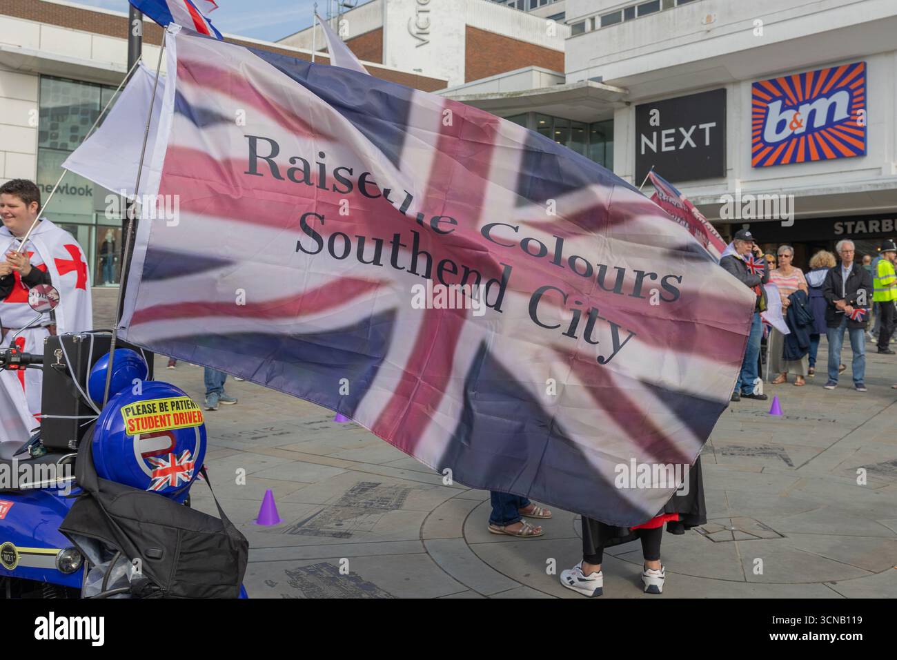 Southend on Sea, Royaume-Uni. 20 septembre 2025. Une marche de l'unité et une manifestation organisées par Francess Kray, candidate de Southend UKIP. La marche est destinée à montrer l'unité dans la ville de Southend, avec tous les gens invités à apporter leurs propres drapeaux nationaux tant qu'ils se considèrent et s'identifient comme britanniques. Penelope Barritt/Alamy Live News Banque D'Images