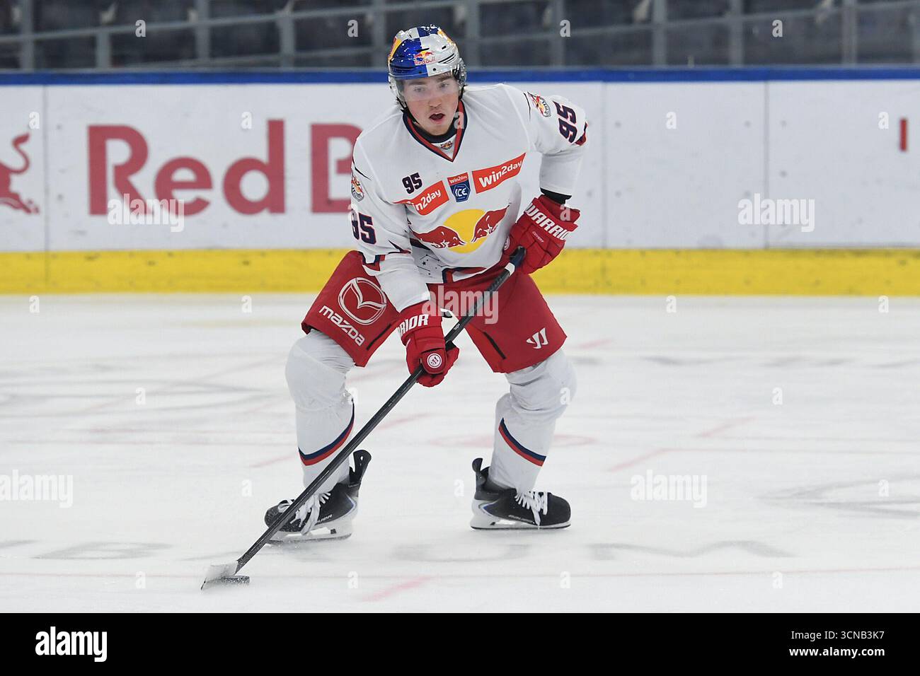 Salzbourg, Allemagne. 19 septembre 2025. Win2day ICE Hockey League 3. Runde EC Red Bull Salzburg - EC IDM Wärmepumpen VSV AM 19.09.2025 in der Eisarena in Salzburg Lukas Hörl ( Salzbourg ) Foto : Revierfoto crédit : ddp Media GmbH/Alamy Live News Banque D'Images