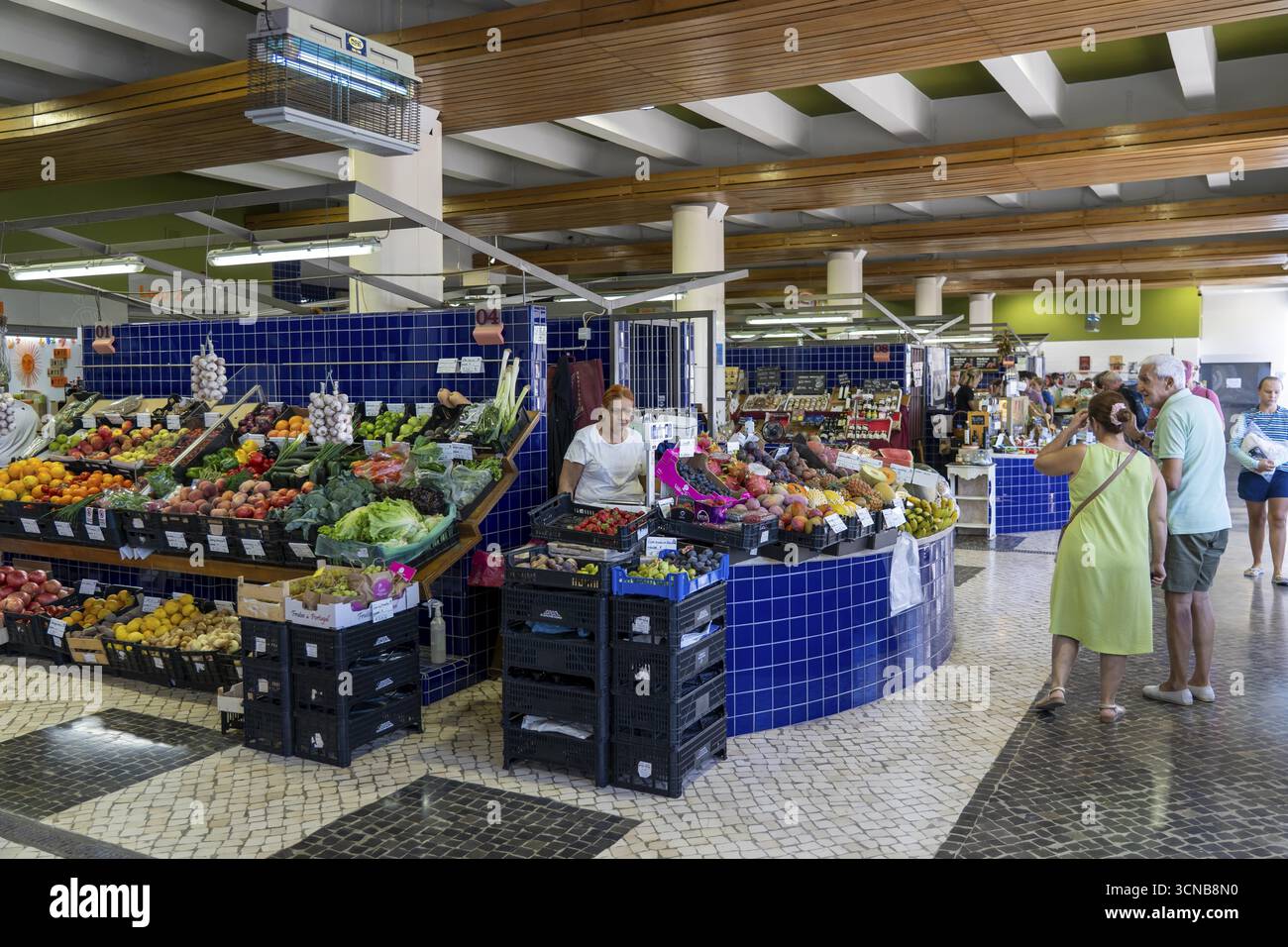 Le marché central, halle de marché, Mercado Municipal de Lagos, sur trois étages, offrant toutes sortes de nourriture, fruits et légumes, de Lagos, à l'ouest Banque D'Images