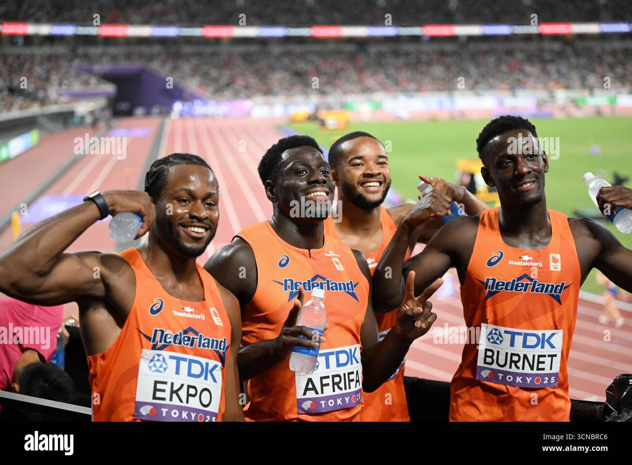 (De gauche à droite) Nsikak Ekpo, Elvis AFRIFA, Xavi MO-AJOK, Taymir BURNET (NED), le 20 SEPTEMBRE, 2025 - Athlétisme : Championnats du monde d'athlétisme Tokyo 2025 relais 4x100m hommes au stade national de Tokyo, Japon. (Photo MATSUO.K/AFLO SPORT) Banque D'Images