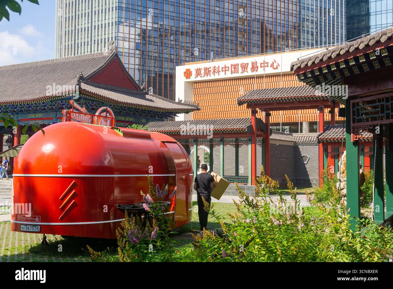Moscou, Russie - 22 juillet 2025 : kiosque alimentaire dans le jardin chinois Huaming Banque D'Images