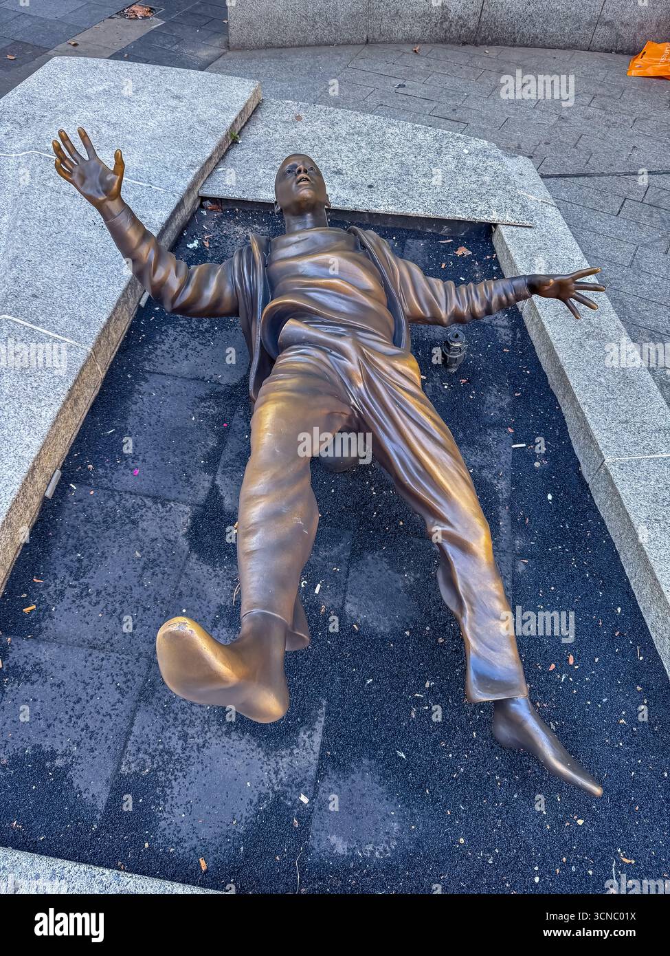 Daniel Kaluuya dans Get Out - Leicester Square Gardens, Londres - Image de stock capturée avec un smartphone