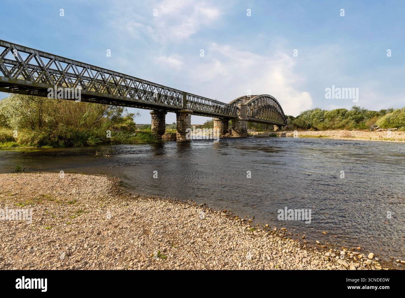 L'impressionnante ferronnerie victorienne en treillis du viaduc Spey, qui fait maintenant partie du sentier de longue distance Speyside Way. Banque D'Images