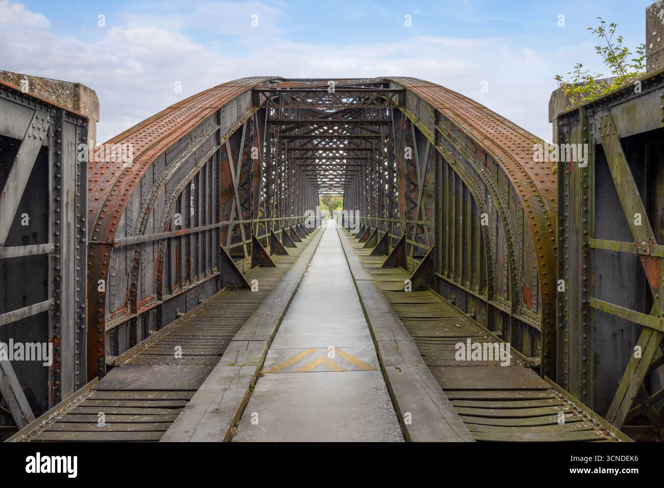 L'impressionnante ferronnerie victorienne en treillis du viaduc Spey, qui fait maintenant partie du sentier de longue distance Speyside Way. Banque D'Images