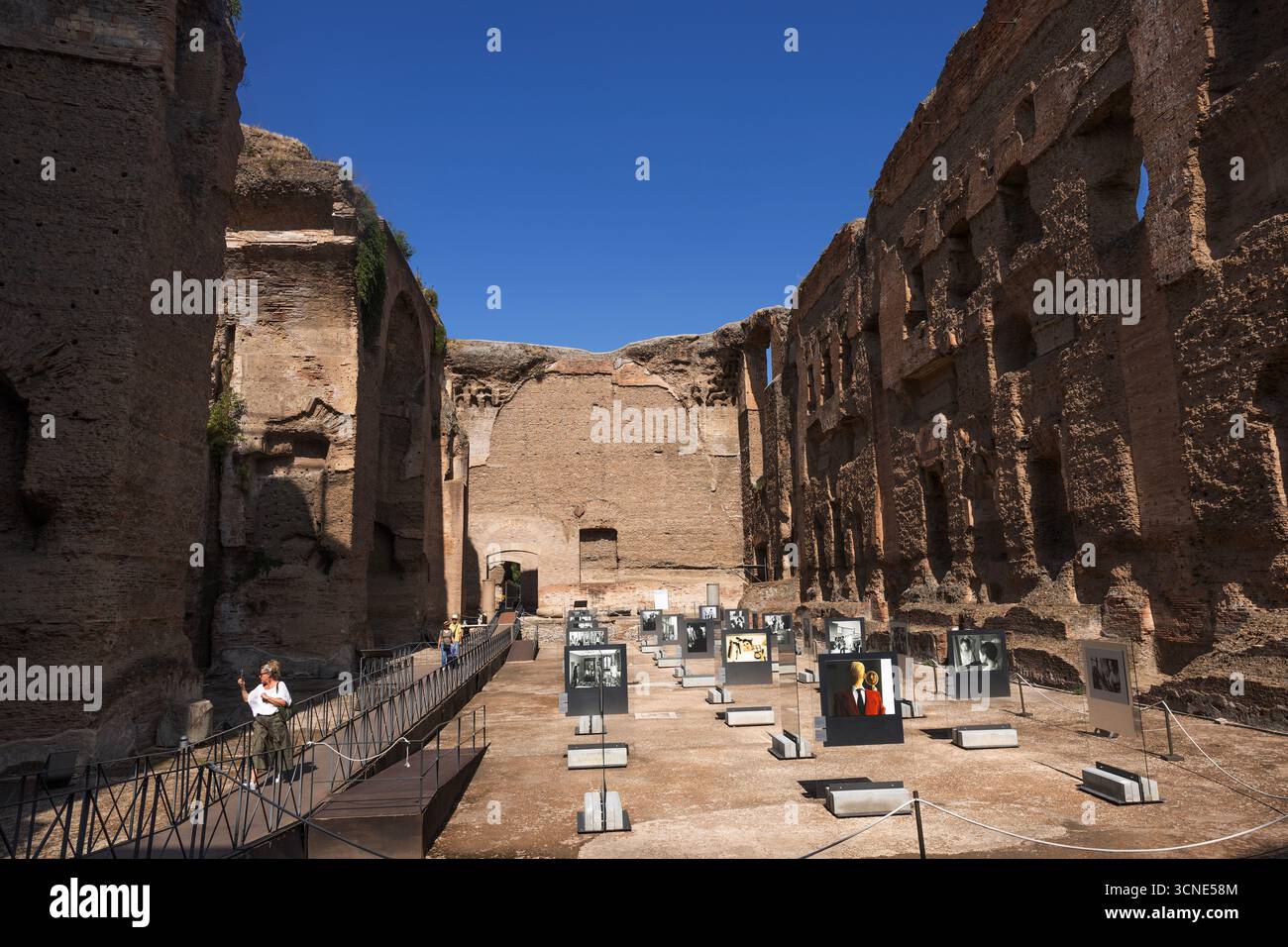 Les thermes de Caracalla à Rome étaient les deuxièmes plus grands bains publics romains. Les bains étaient comme construits entre AD212 et 217, à Rome Banque D'Images Les thermes de Caracalla à Rome étaient les deuxièmes plus grands bains publics romains. Les bains étaient comme construits entre AD212 et 217, à Rome Banque D'Images