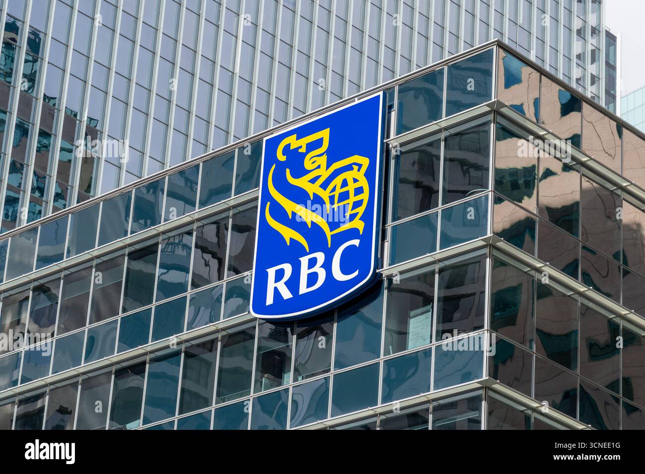 Gros plan du logo de RBC (Banque Royale du Canada) sur le bâtiment. Toronto, Canada. Banque D'Images