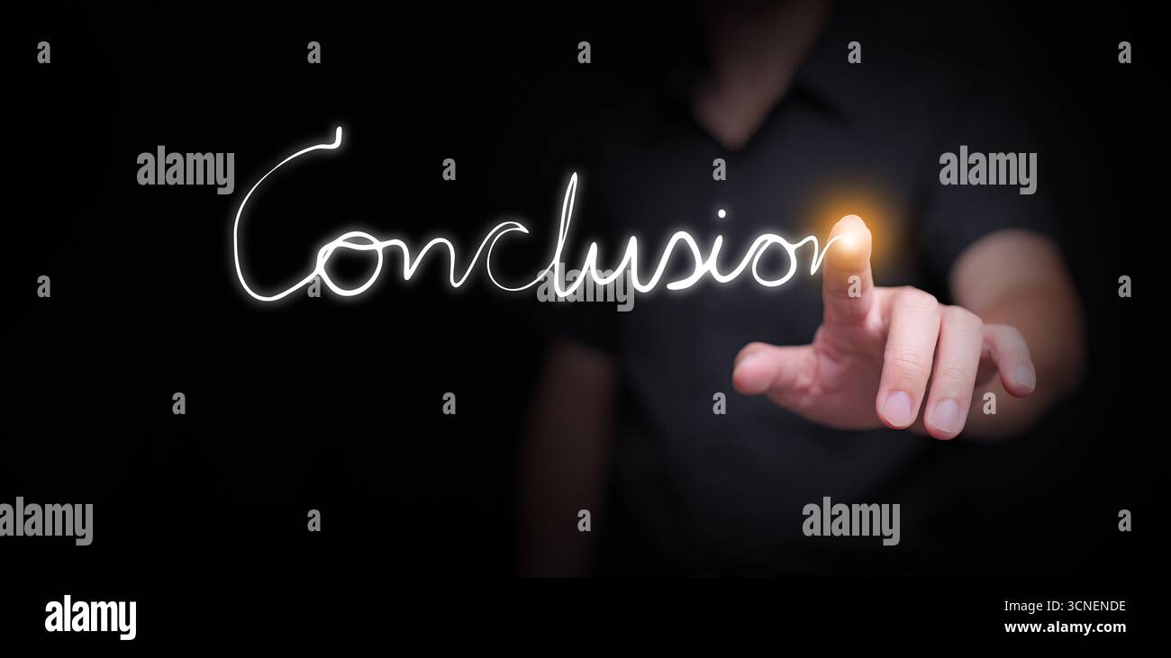 Pointant la main avec la traînée de lumière formant mot de conclusion, symbole du concept final, résultat innovant, achèvement du projet, présentation numérique terminant un Banque D'Images