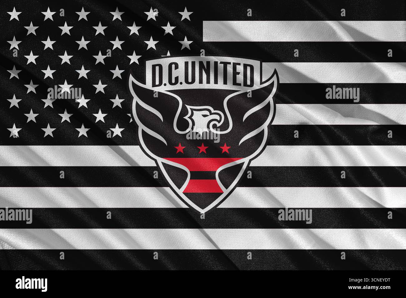 Pringsewu, Lampung ; 21 septembre 2025 ; la texture ondulée du tissu sur le logo du club de football DC United dans la Major League Soccer (MLS) Banque D'Images