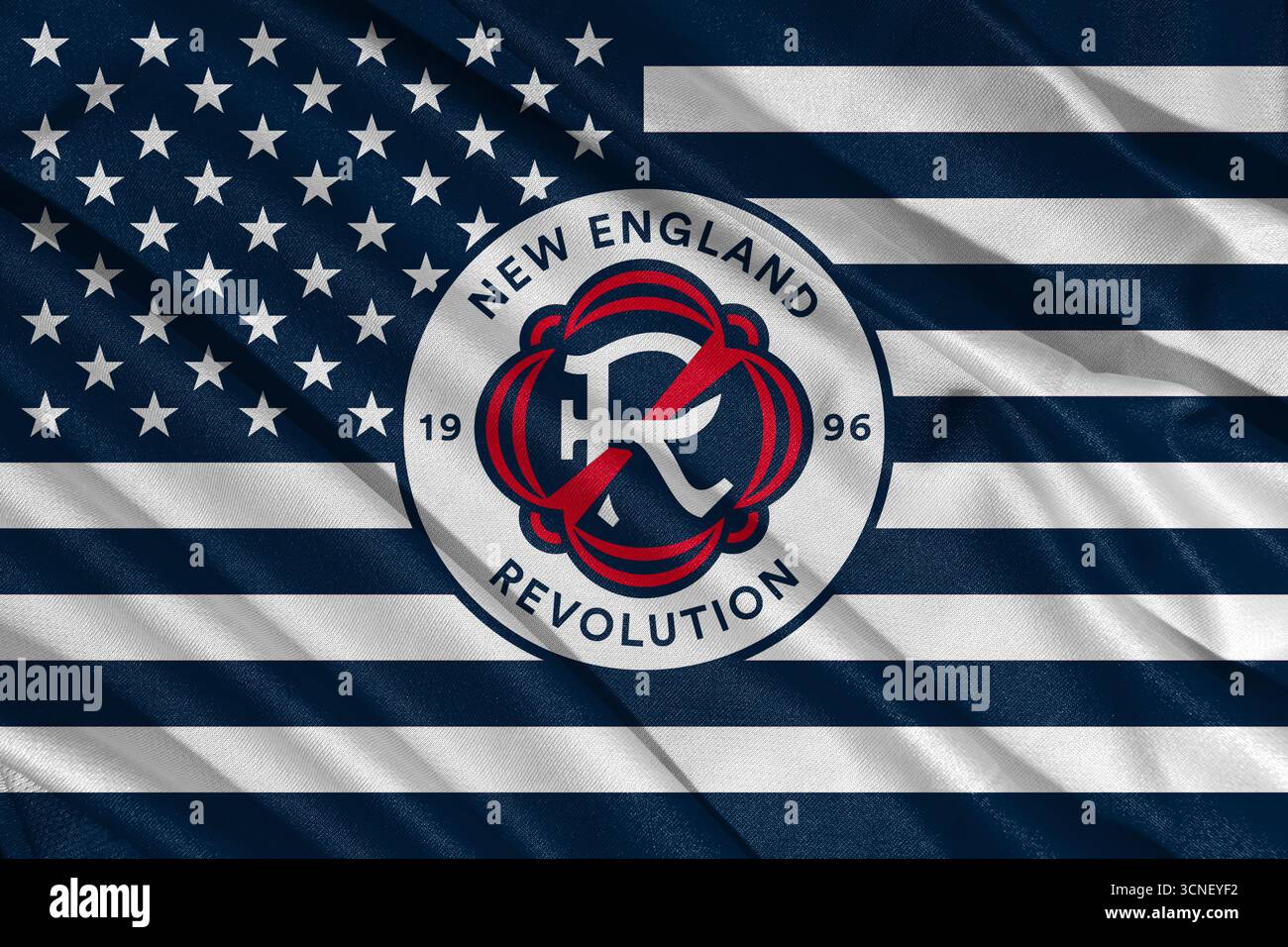 Pringsewu, Lampung ; 21 septembre 2025 ; la texture ondulée du tissu sur le logo du club de football New England Revolution dans la Major League Soccer (MLS) Banque D'Images