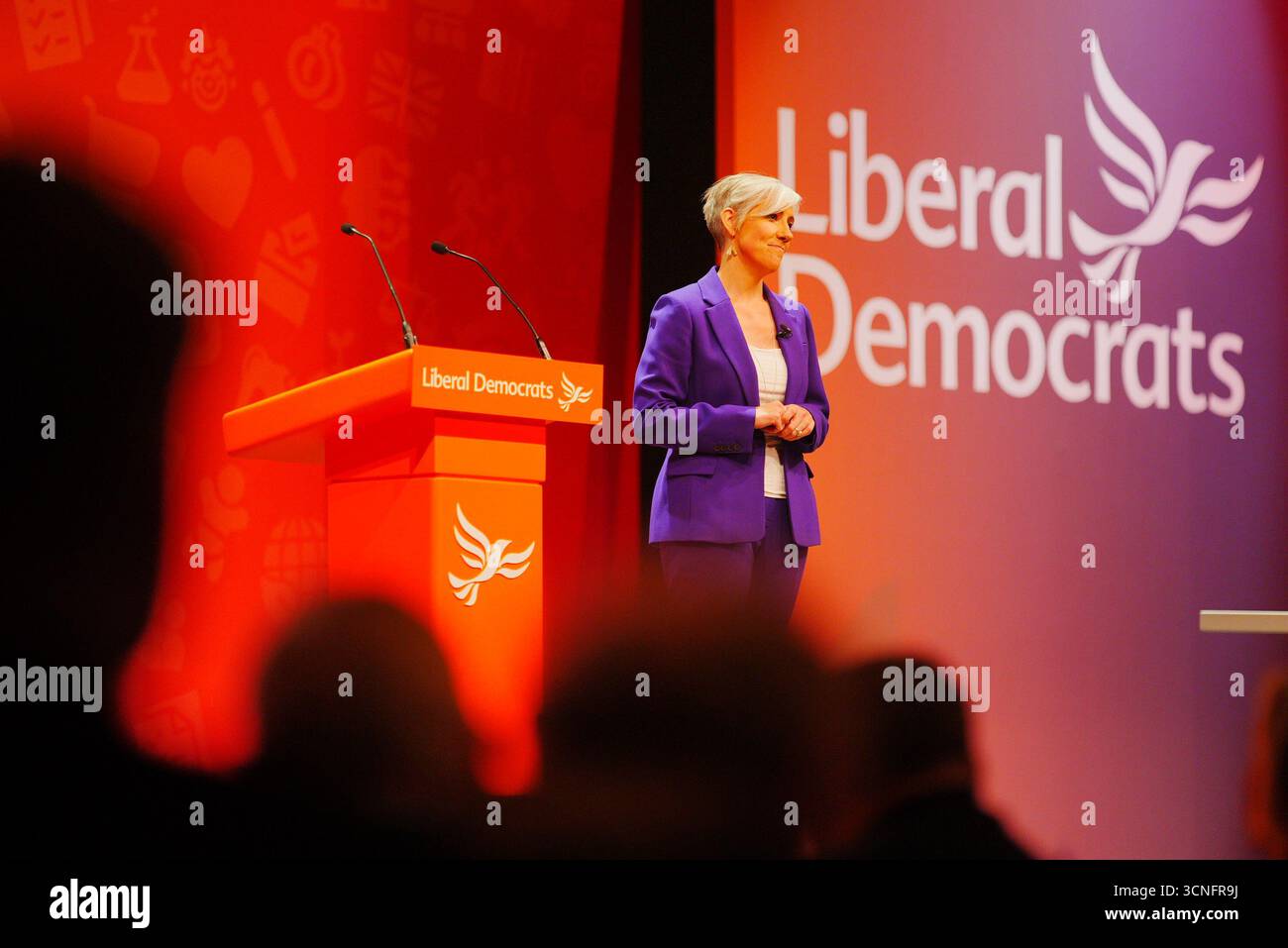Daisy Cooper, chef adjointe des libéraux démocrates, prononce son discours d'ouverture lors de la conférence d'automne du parti, au Centre de conférences de Bournemouth dans le Dorset. Date de la photo : dimanche 21 septembre 2025. Banque D'Images Daisy Cooper, chef adjointe des libéraux démocrates, prononce son discours d'ouverture lors de la conférence d'automne du parti, au Centre de conférences de Bournemouth dans le Dorset. Date de la photo : dimanche 21 septembre 2025. Banque D'Images