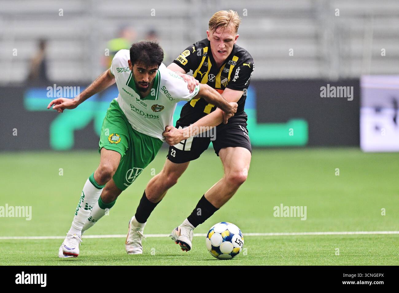 Stockholm, Sverige. 21 septembre 2025. STOCKHOLM, SVERIGE 20250921Häckens Olle Samuelsson och Hammarbys Montader Madjed under söndagens fotbollsmatch i allsvenskan mellan Hammarby och BK Häcken på 3Arena. Foto : Magnus Lejhall/TT/Kod 10658 crédit : TT News Agency/Alamy Live News Banque D'Images Stockholm, Sverige. 21 septembre 2025. STOCKHOLM, SVERIGE 20250921Häckens Olle Samuelsson och Hammarbys Montader Madjed under söndagens fotbollsmatch i allsvenskan mellan Hammarby och BK Häcken på 3Arena. Foto : Magnus Lejhall/TT/Kod 10658 crédit : TT News Agency/Alamy Live News Banque D'Images