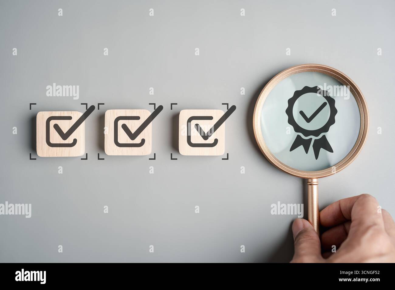 Liste de contrôle et concept d'assurance avec marque d'approbation, certification de qualité et vérification de conformité. Audit financier, normes commerciales, certification ISO Banque D'Images