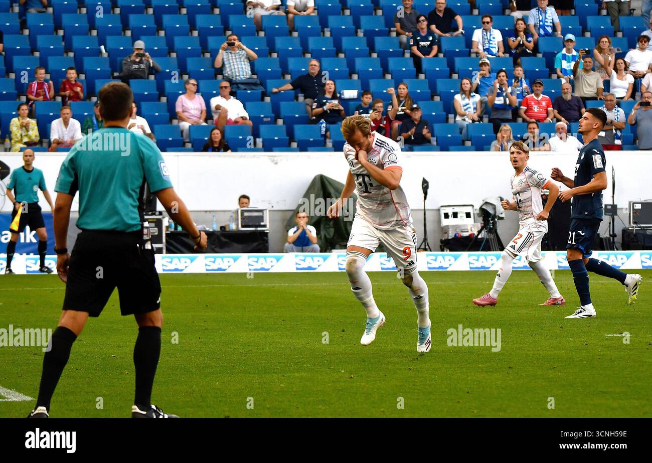 Sinsheim, Deutschland. 20 septembre 2025. 20/09/2025, PreZero Arena, Sinsheim, GER, 1.FBL, TSG Hoffenheim vs FC Bayern Munich, dans l'image la réglementation DFL interdit toute utilisation de photographies comme séquences d'images et/ou quasi-vidéo. Crédit : dpa/Alamy Live News Banque D'Images