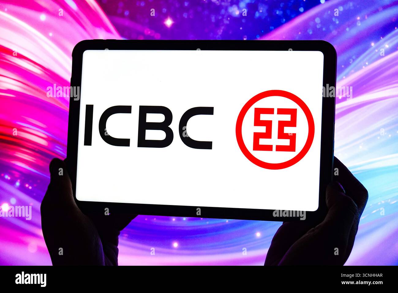 Dans cette illustration photo, le logo de la Banque industrielle et commerciale de Chine (ICBC) est affiché sur l'écran d'une tablette. Banque D'Images