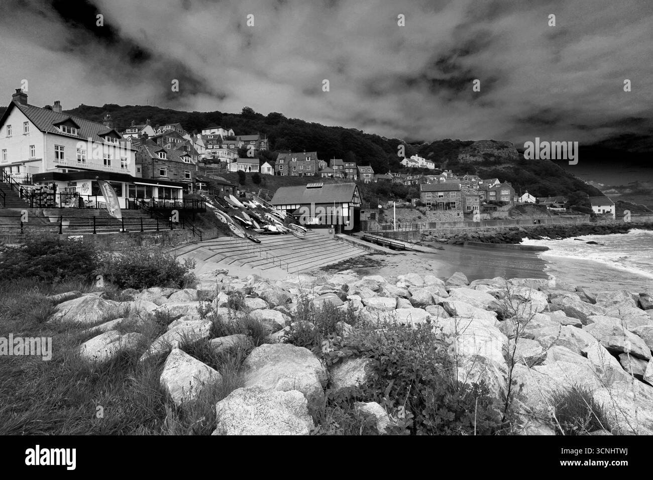 Vue sur le village de Runswick, Runswick Bay, North Yorkshire Coast, Angleterre, Royaume-Uni Banque D'Images