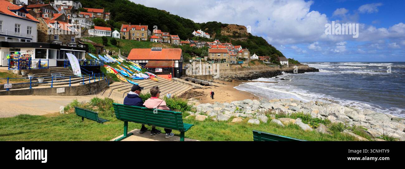 Vue sur le village de Runswick, Runswick Bay, North Yorkshire Coast, Angleterre, Royaume-Uni Banque D'Images