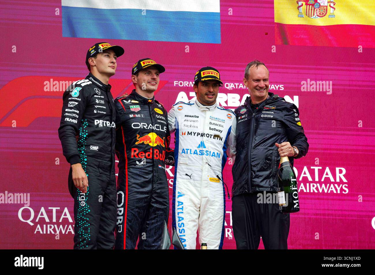 Bakou, Azerbaïdjan. 21 septembre 2025 ; Bakou, Azerbaïdjan : podium : RUSSELL George (gbr), Mercedes AMG F1 Team W16, VERSTAPPEN Max (Ned), Red Bull Racing RB21, SAINZ Carlos (spa), Williams Racing FW47, MONAGHAN Paul, ingénieur en chef et ingénierie automobile de Red Bull Racing, lors du 2025 Grand Prix de formule 1 Qatar Airways Azerbaijan Credit : action plus Sports images/Alamy Live News Banque D'Images